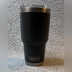 YETI Rambler 30 oz Tumbler Gray And Silver Cup
